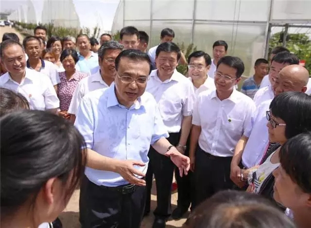 李克強(qiáng)總理冒酷暑考察陜西羊乳產(chǎn)業(yè)鏈，精準(zhǔn)扶貧項(xiàng)目